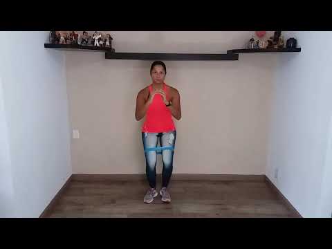 DESLOCAMENTO LATERAL EM AGACHAMENTO COM MINI BAND | TREINO EM CASA COM ELÁSTICO | THERABAND | JFIT