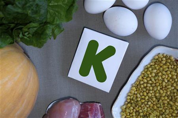 Vitamina K: 4 Benefícios, suas funções e fontes nos alimentos