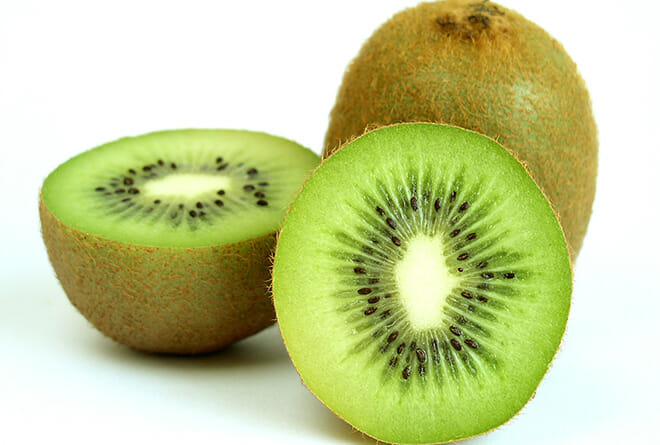 Kiwi - Todos os benefícios da fruta, suas vitaminas e receitas de sucos