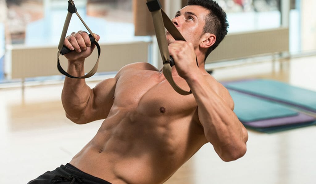 Treino com TRX: melhores exercícios, execuções e cuidados