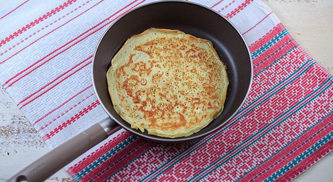 bater os ingredientes da panqueca fit e levar frigideira