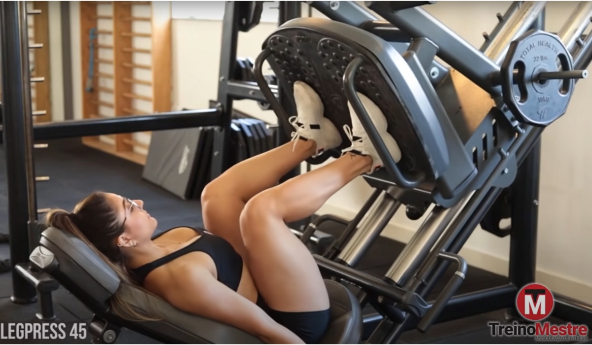 Leg Press 90°, como usar e qual a principal diferença em relação ao 45°? -  Treino Mestre