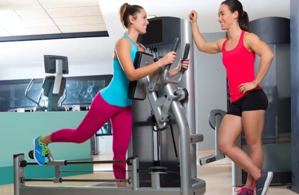 Exercício glúteo na máquina: veja a execução correta e métodos avançados para dar aquele “UP”! glúteo na maquina